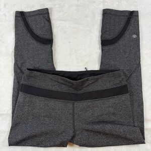 Lululemon‎ Run Inspire Crop II leggings in a black and gray herringbone sz 6